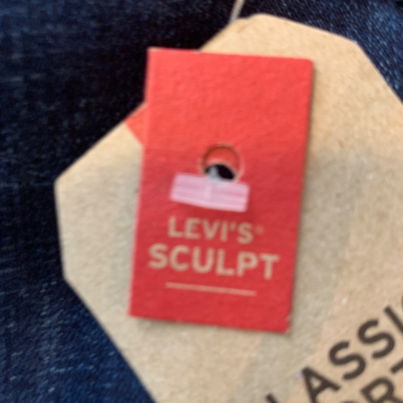 Levi’s plus size sculpt classic jean shorts. NWT. Retail‎ 45 - Picture 9 of 10